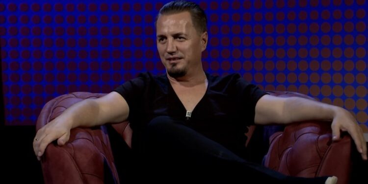 Blero nga xhamia, në poker