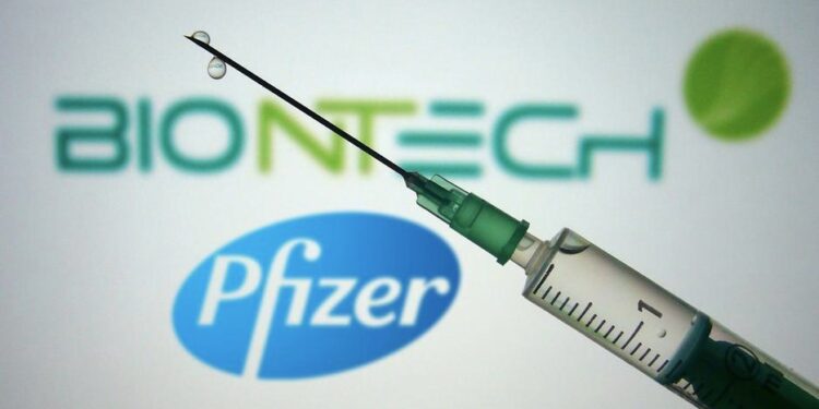 Vaksina anti-Covid e Pfizerit: Katër persona të injektuar pësojnë paralizë fytyre