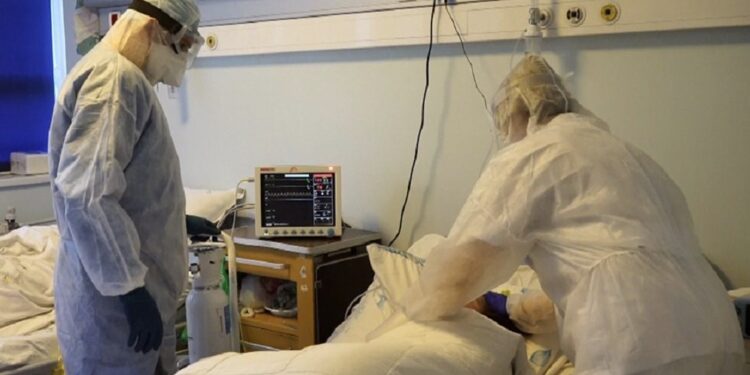 Pulmologu jep alarmin: Koronavirusi po i rrezikon edhe moshat e reja, më i rrezikshëm se sa gjatë verës