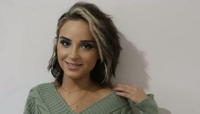 Lulja sapo doli nga frizerja, ka bërë grim shumë të rëndë