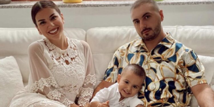 Elita e dërgon djalin te dajët, shikoni çka bën gjyshja me të