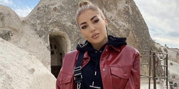 Majlindën nuk e keni parë asnjëherë të veshur në këtë mënyrë