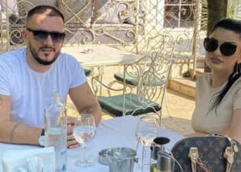 Bashkëshortja e Goldit nisi ditën me këtë surprizë