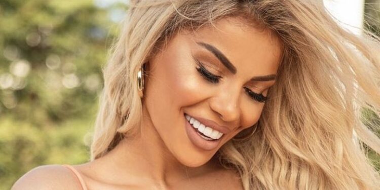 Luana Vjollca e ‘zhytur’ në luks, ja sa ka paguar vetëm për një veshje