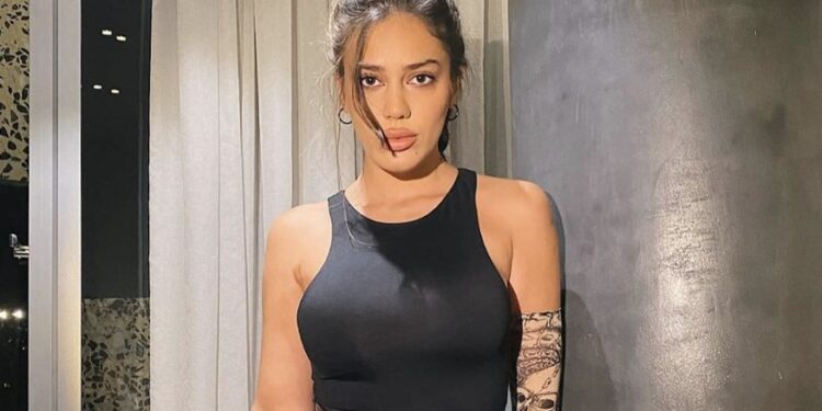 Ja kujt i dergoj puthje publike e bija e Lutfi Hazirit!