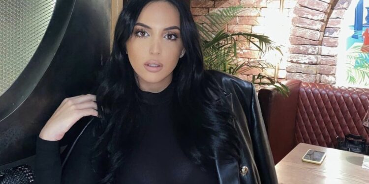 Reja e Gilit ndan një imazh intim me burrin e saj