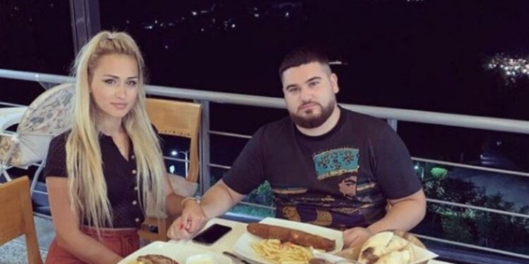 Pas ndarjes nga e fejuara, djali i Danit tregon se kush po e shoqëron