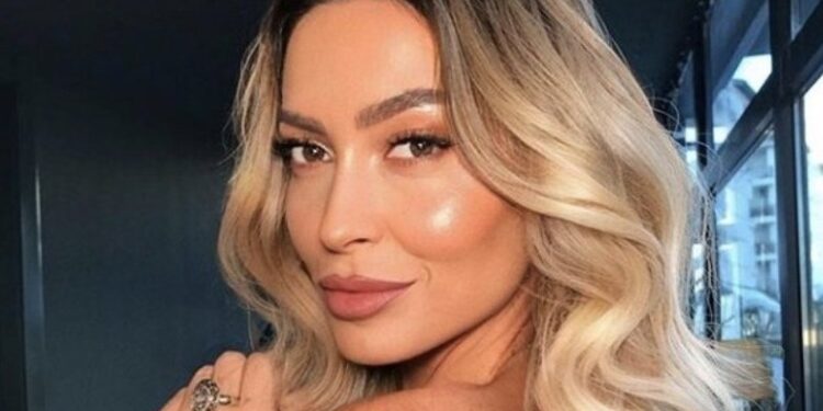 Me fustan të shkurt e provokues, Lola do ta ‘shkrijë’ Dautin me këtë veshje