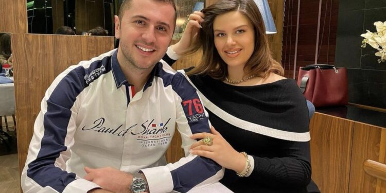 Learta që në takim të parë me Kushtrimin ekspozoi gjoksin