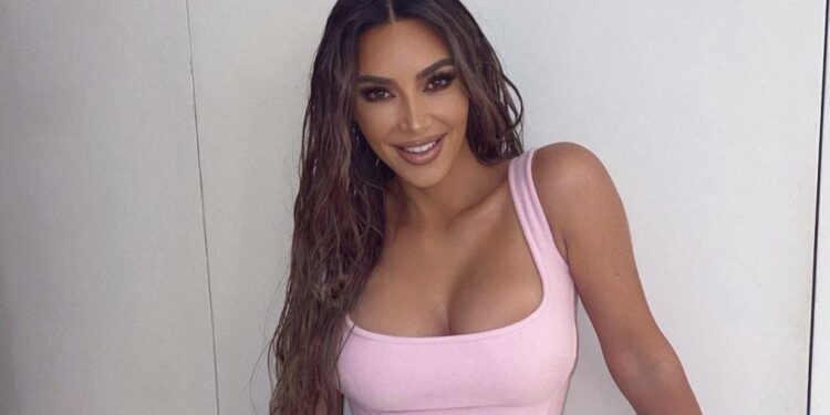 Kim thekson të pasmet në veshje të lëkurës