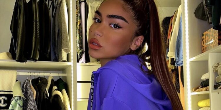 Arta Nitaj në krahët e Butrint Imerit, ata bëjë fotografi nga shtrati