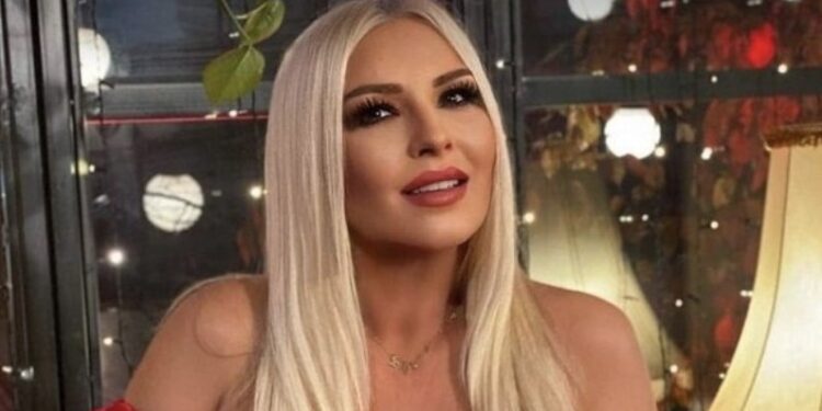 Mihrija do ta ‘çmend’ Naimin, shfaqet pa të brendshme në fustan provokues