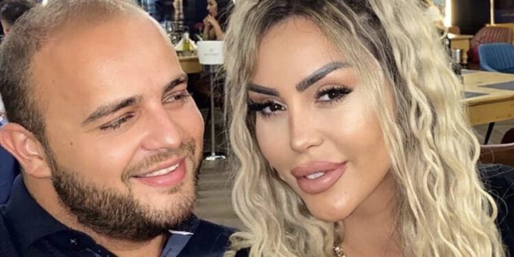 Ja çfarë bën i dashuri i Fjollës kur ajo tregon gjoksin