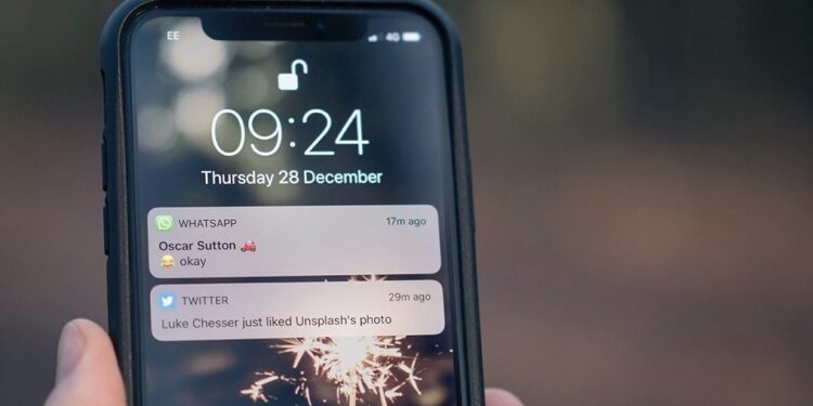 Doni të dini nëse dikush ju spiunon telefonin? Mjafton të fusni këto kod