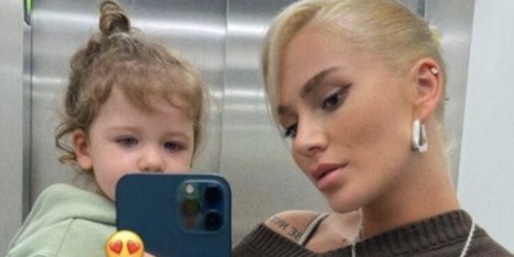 Loredana e zonja edhe në kuzhinë, ja ҫfarë po gatuan për vajzën e saj