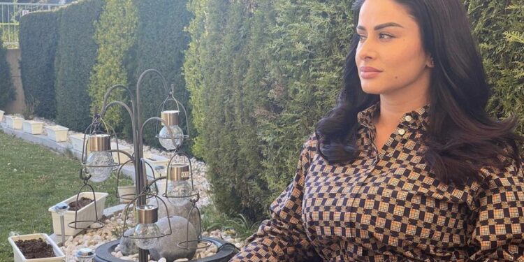 Publikohet fotoja e parë e djalit të Shkurte Gashit