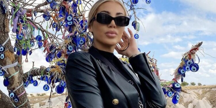 Ja çfarë bën Majlinda për t’i pasur buzët më të mëdha