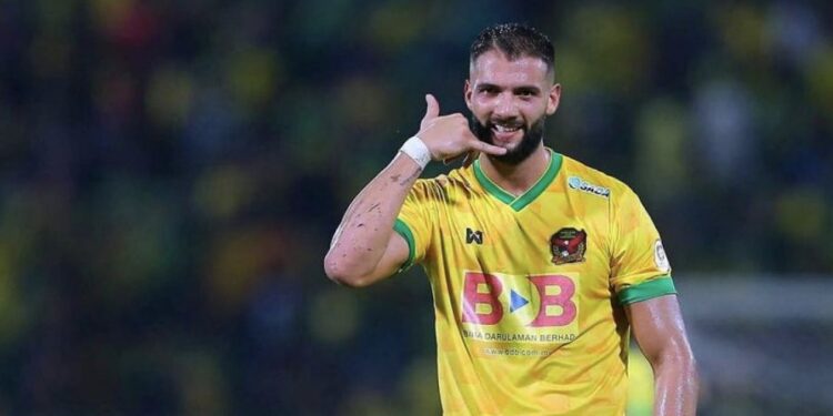 Futbollisti kosovar: Martohem veç me shqiptare, babës duhet m’i qit çaj