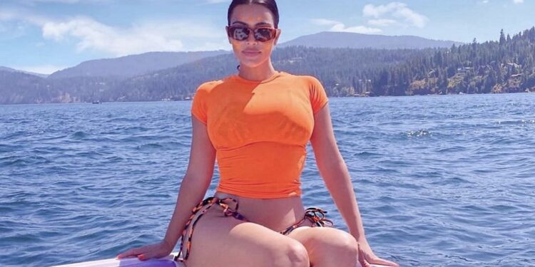 Askush s’mund t’ia kalojë Kimit për linjat trupore