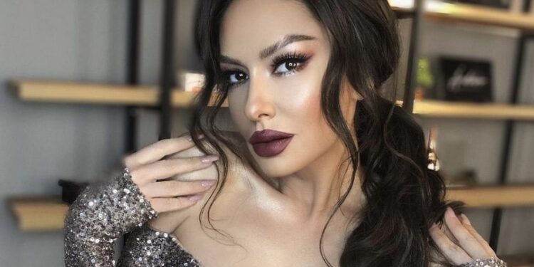 Çka po ndodhë me vetullën e “qarë” të Adelinës?