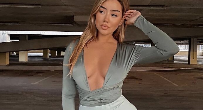 Festa, nuk e ndjen të ftohtit, ja si del në mes të borës