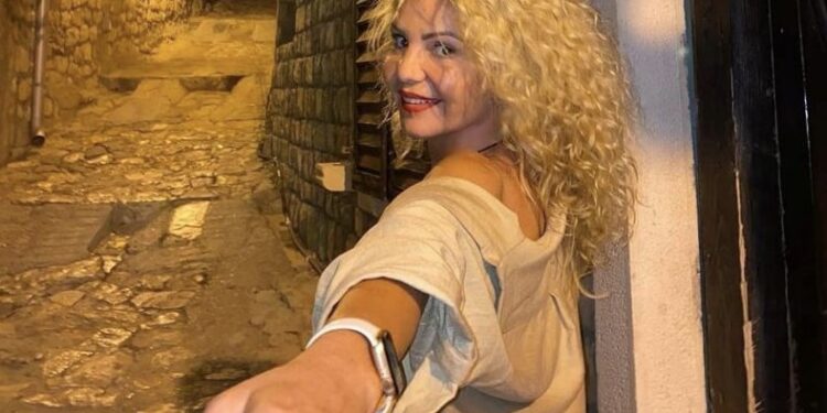 Vjollca Haxhiu habiti të gjithë me stilin e fundit të flokëve