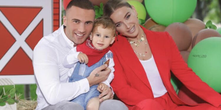 Tuna po pret fëmijën e dytë me Patrisin, ani pse të ndarë