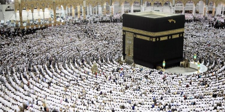 Për miliarda kureshtarë në botë: Ja çfarë ka brenda Qabes në Mekë