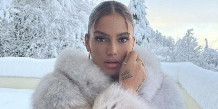 E veshur me pallton më të bukur, Loredana do ta ‘shkri’ Mozzikun me këtë pamje