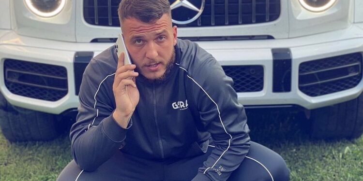 Mozzik mesazh politikanëve: Mos i leni studentat me diploma e mastera me bajt smoka në super marketa