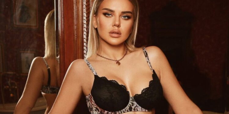 Me këtë trup të zjarrt, Kejvina i çmend edhe sheikët në Dubai