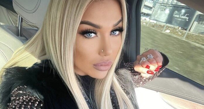 Përmes photoshopit Adelina e bën bashkëshortin si të ishin moshatar