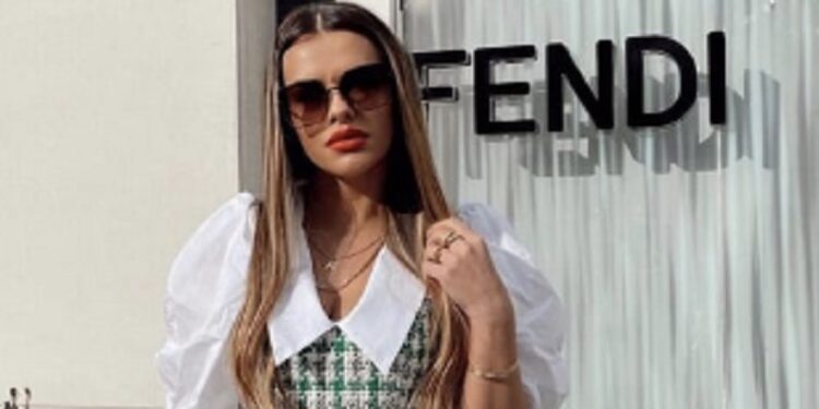 Arianës i ka dalë vera në Stamboll, kaq hollë vishet ajo kur del me shetit