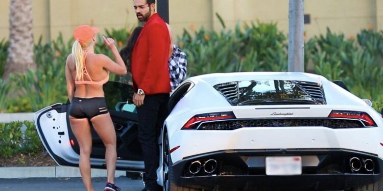 Në fillim e refuzoi dhe u tall me të, por më pas djali e bëri të pendohet tërë jetën