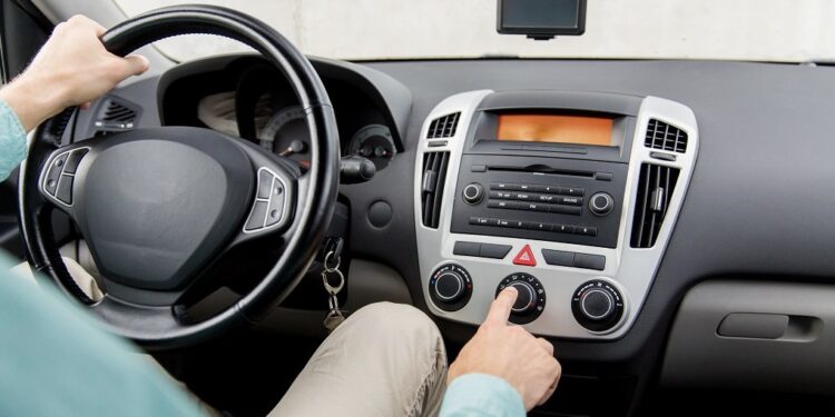 Kurrë mos e bëni këtë veprim në veturë sepse mund të vdisni!