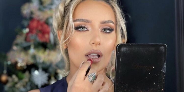 Ky ishte i dashuri i famshëm i Teas para se ajo të futej në Përputhen