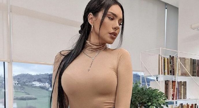 Moderatorja shqiptare ‘e dëshpëruar’: Meshkujt shqiptarë janë injorantë dhe agresivë