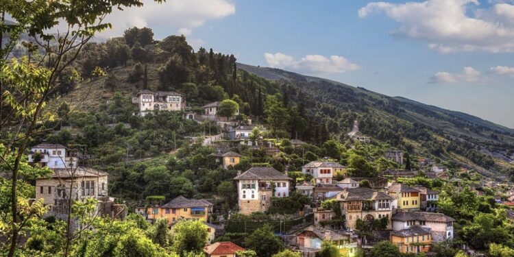 Ky është kosovari më i ‘pasur’ në vend, zotëron një fshat i vetëm