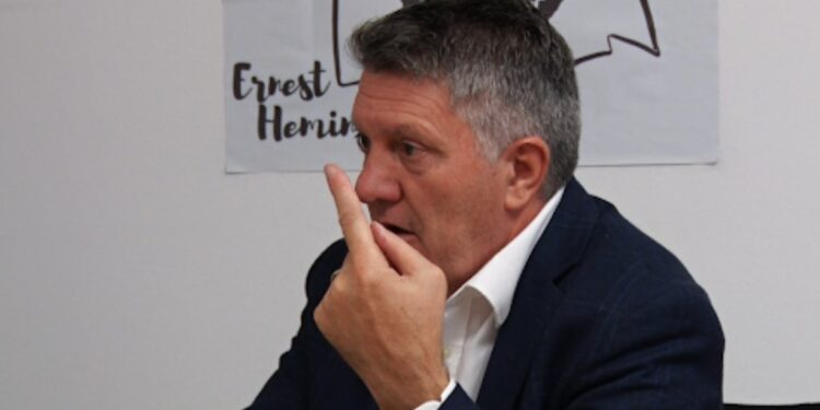 Milaim Zeka: Po shitni moral e gjithë natën kqyrni porno