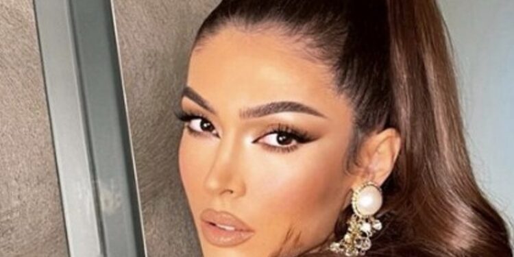 Norën e ka ‘transformuar’ frizeri, po duket krejt ndryshe me këtë frizurë e grim të rëndë