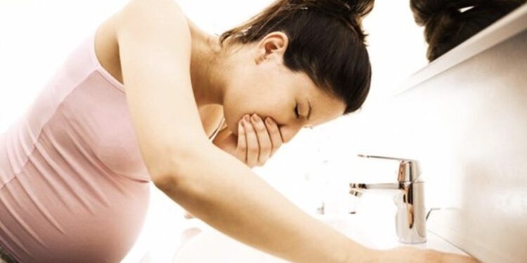 Nënat që vuajnë nga të vjellat në shtatzëni lindin fëmijë me inteligjencë më të lartë