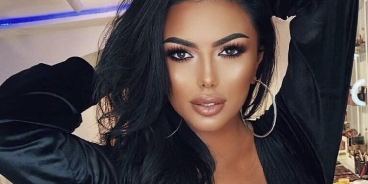 Kallashi sot në të zeza, por më e bukur se kurrë