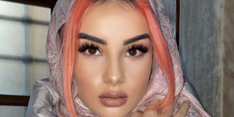 Rina provokon me të pasmet gjigante në këtë video