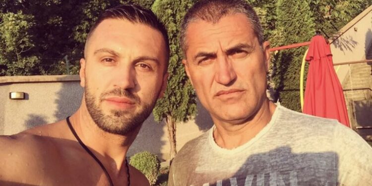 Nuk përmbahet babai i Albert Krasniqit – përlotet para gjykatës