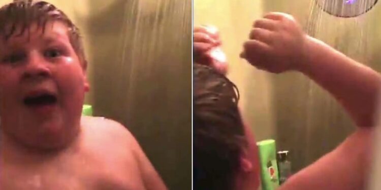 Babai zbulon pse djali i tij vonohej gjithmonë në dush