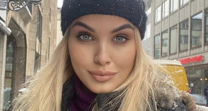 Afrona Dika biondina më e bukur që iu kanë parë sytë