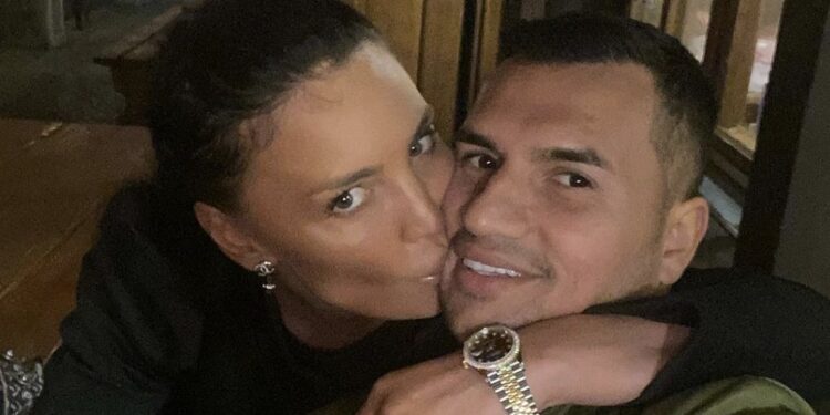 Kështu ia “ngjet” i dashuri turk Gentës për të pasmëve