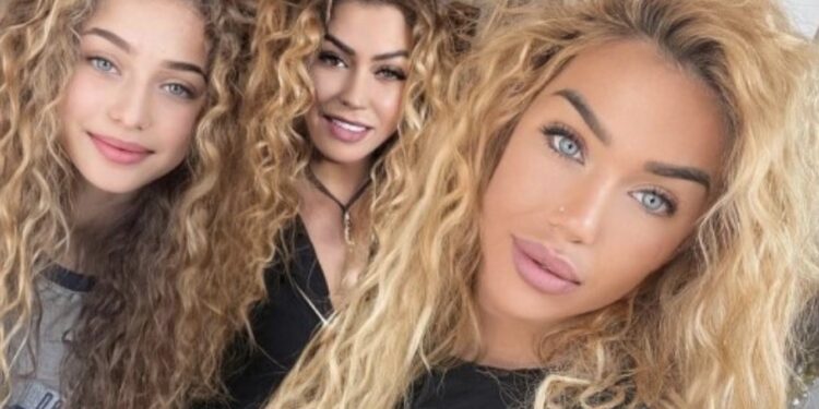 Kaq e re është nëna e Adelina Tahirit: Cila është mami këtu e cila vajza?