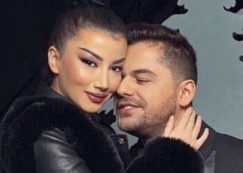 Selivja na njofton me nënë e saj, kjo është vjehrra bukuroshe e Shpat Kasapit