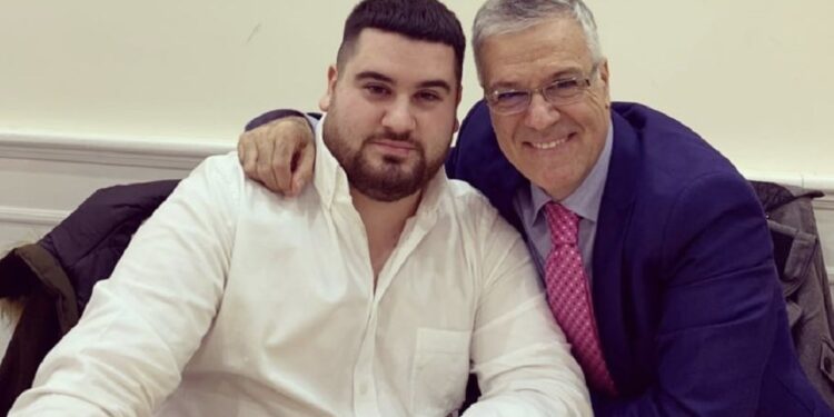 Kështu po e shijon jetën pas ndarjes djali hastret i Danit